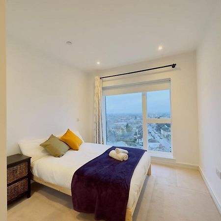 Appartamento Luxurious Comfy Penthouse - Steps To East Croydon Train Station - Views Esterno foto