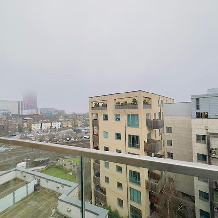 Appartamento Luxurious Comfy Penthouse - Steps To East Croydon Train Station - Views Esterno foto