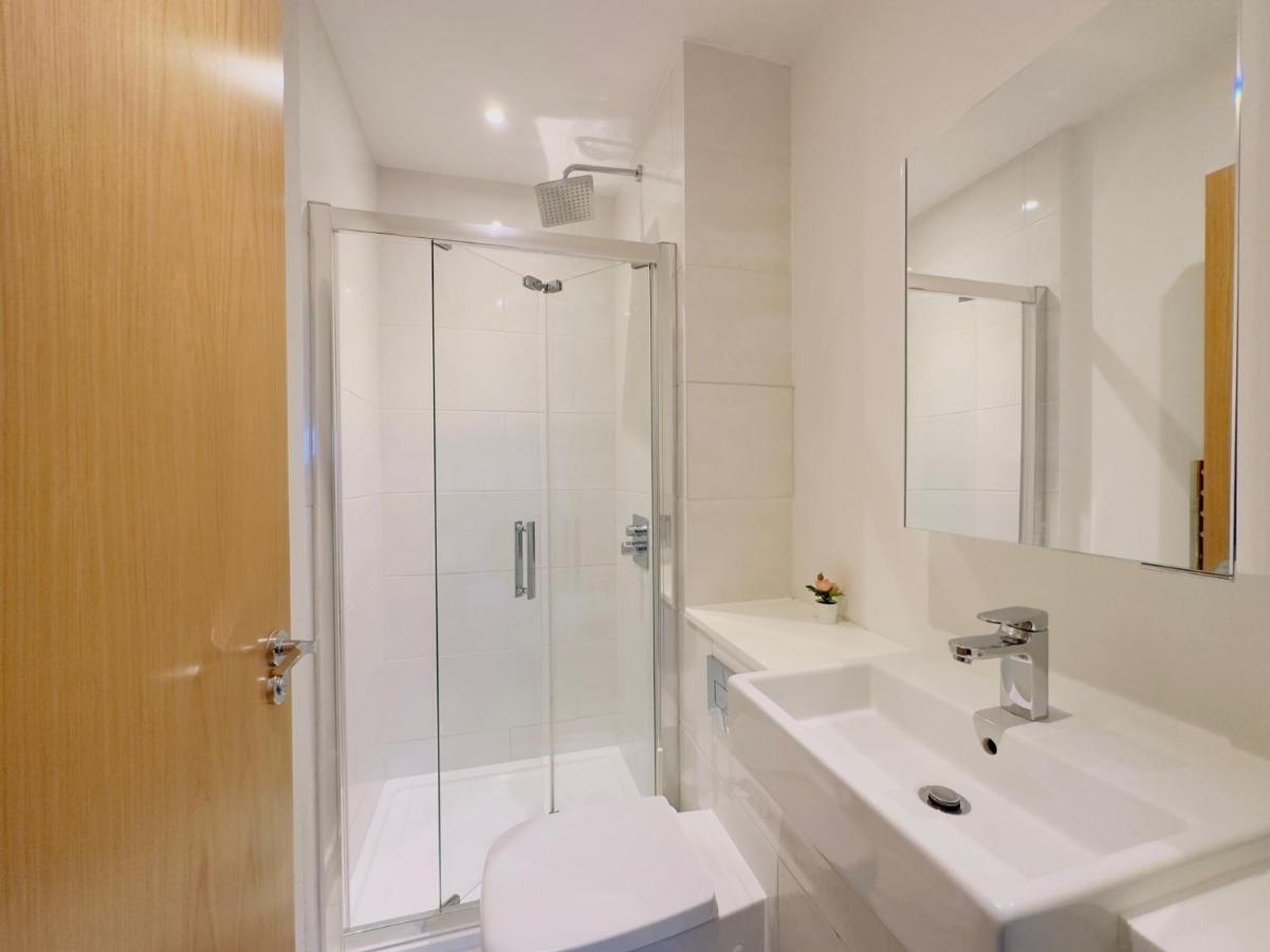 Appartamento Luxurious Comfy Penthouse - Steps To East Croydon Train Station - Views Esterno foto