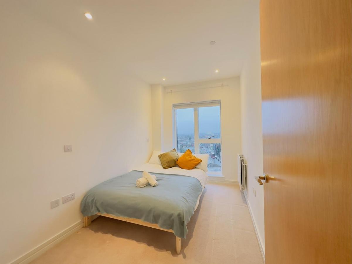 Appartamento Luxurious Comfy Penthouse - Steps To East Croydon Train Station - Views Esterno foto