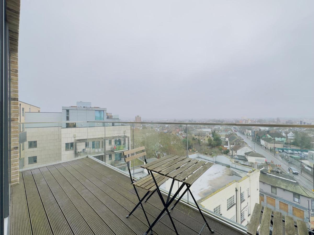 Appartamento Luxurious Comfy Penthouse - Steps To East Croydon Train Station - Views Esterno foto